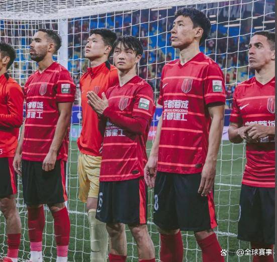 包含今晚亚冠传出新动向；拜仁慕尼黑绝杀压哨；管理层表态——压力陡增；轮换策略成焦点的词条-AYX SPORTS