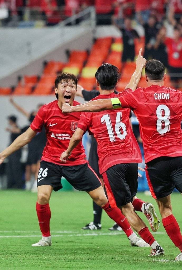 包含今晚亚冠传出新动向；拜仁慕尼黑绝杀压哨；管理层表态——压力陡增；轮换策略成焦点的词条